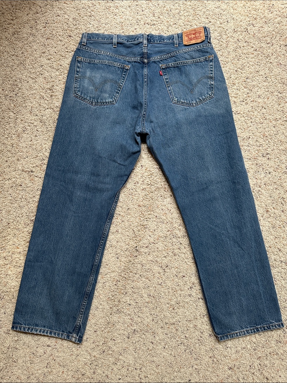Levi's Men's Medium Blue Straight Jeans with Signature Patch 505
